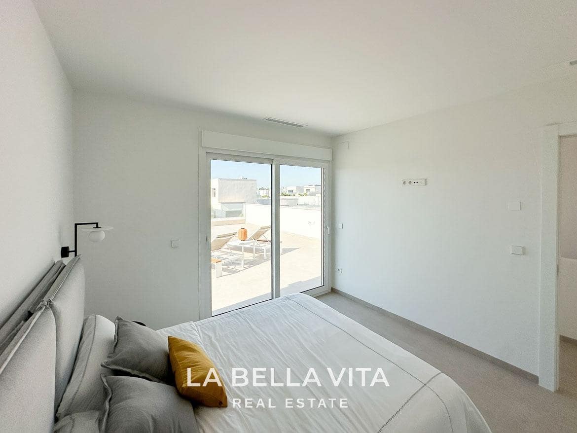 3 bedroom Villa for sale in Los Montesinos with pool - € 439,000 (Ref: 9452836)