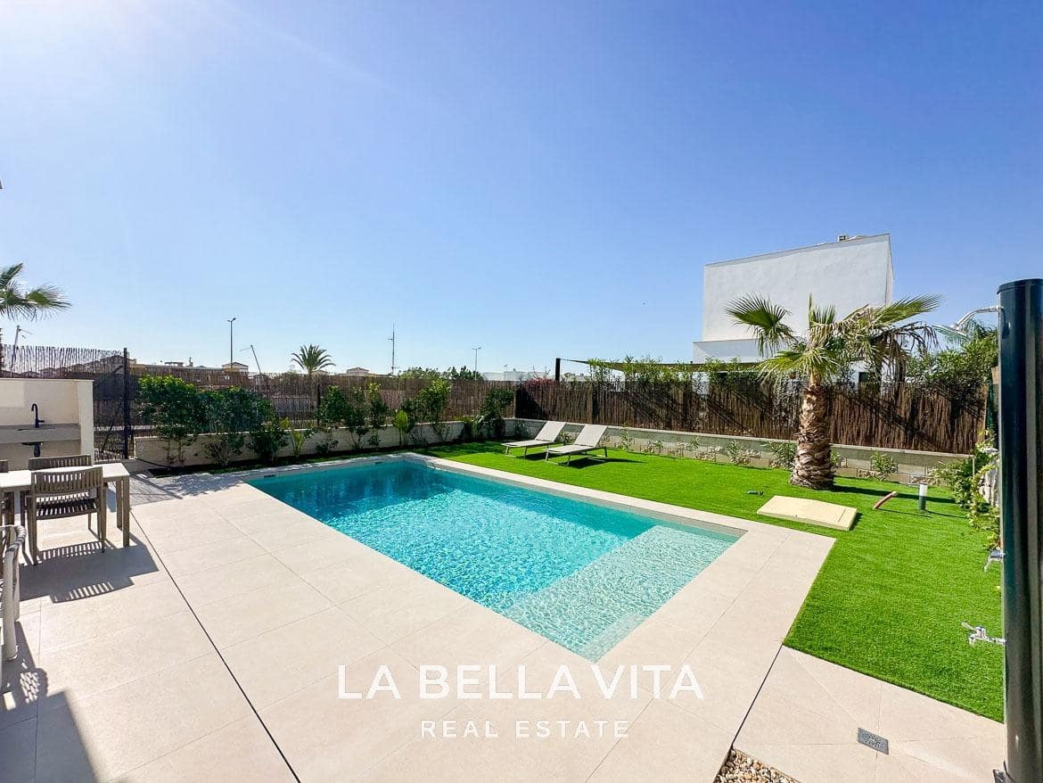 3 bedroom Villa for sale in Los Montesinos with pool - € 439,000 (Ref: 9452836)