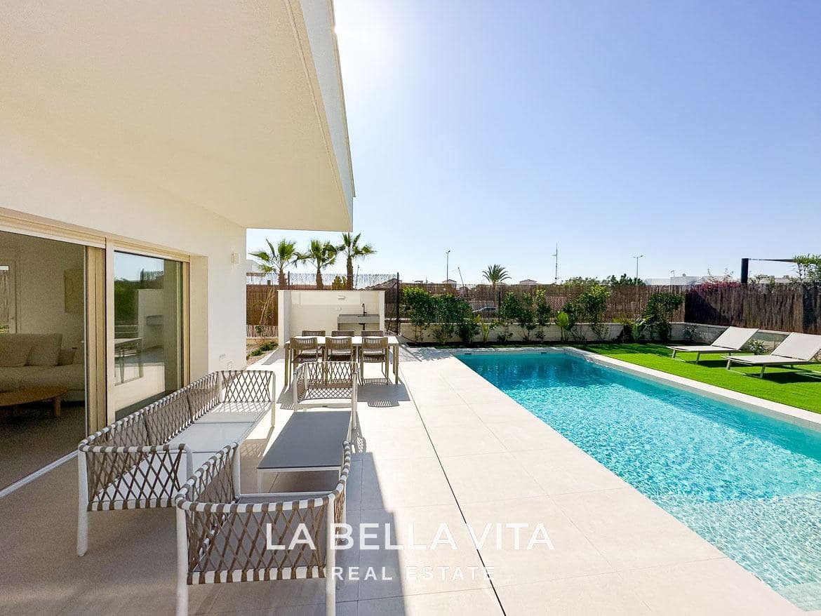 3 bedroom Villa for sale in Los Montesinos with pool - € 439,000 (Ref: 9452836)