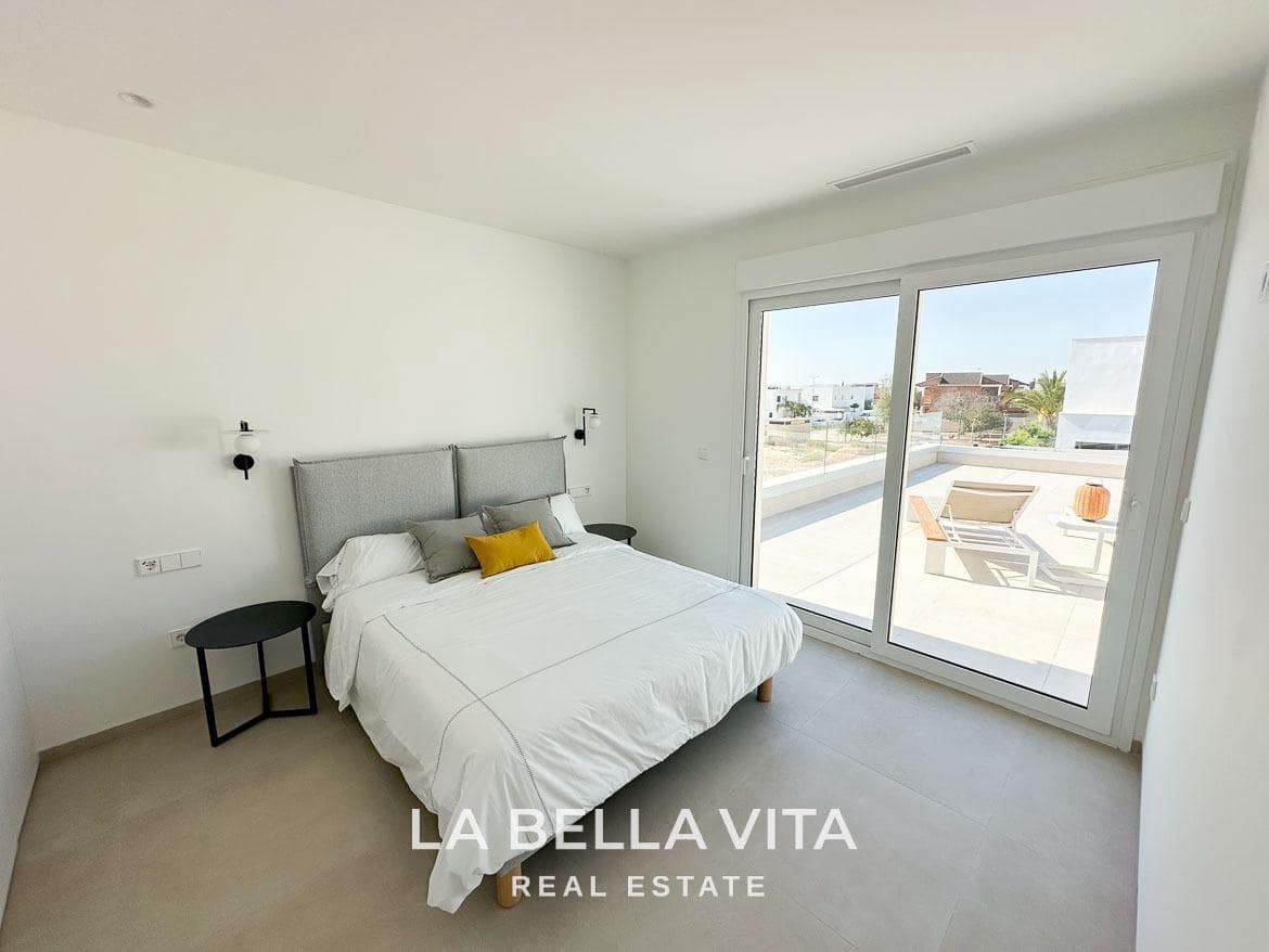 3 bedroom Villa for sale in Los Montesinos with pool - € 439,000 (Ref: 9452836)