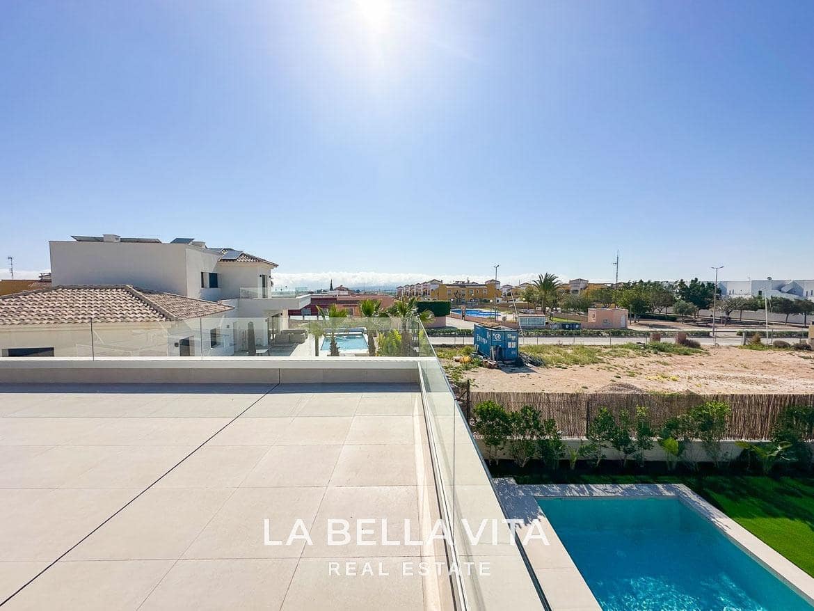 3 bedroom Villa for sale in Los Montesinos with pool - € 439,000 (Ref: 9452836)