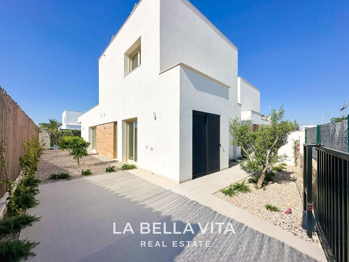 3 bedroom Villa for sale in Los Montesinos with pool - € 439,000 (Ref: 9452836)