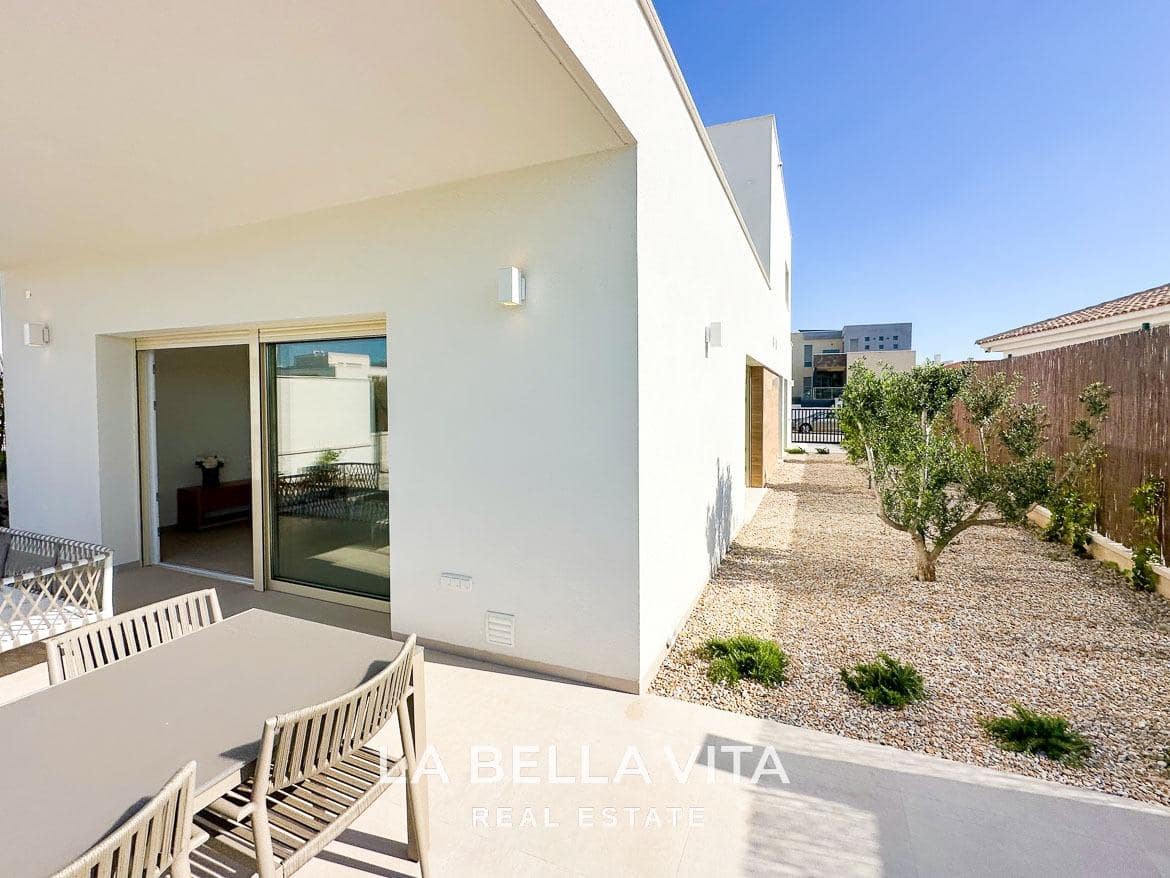 3 bedroom Villa for sale in Los Montesinos with pool - € 439,000 (Ref: 9452836)