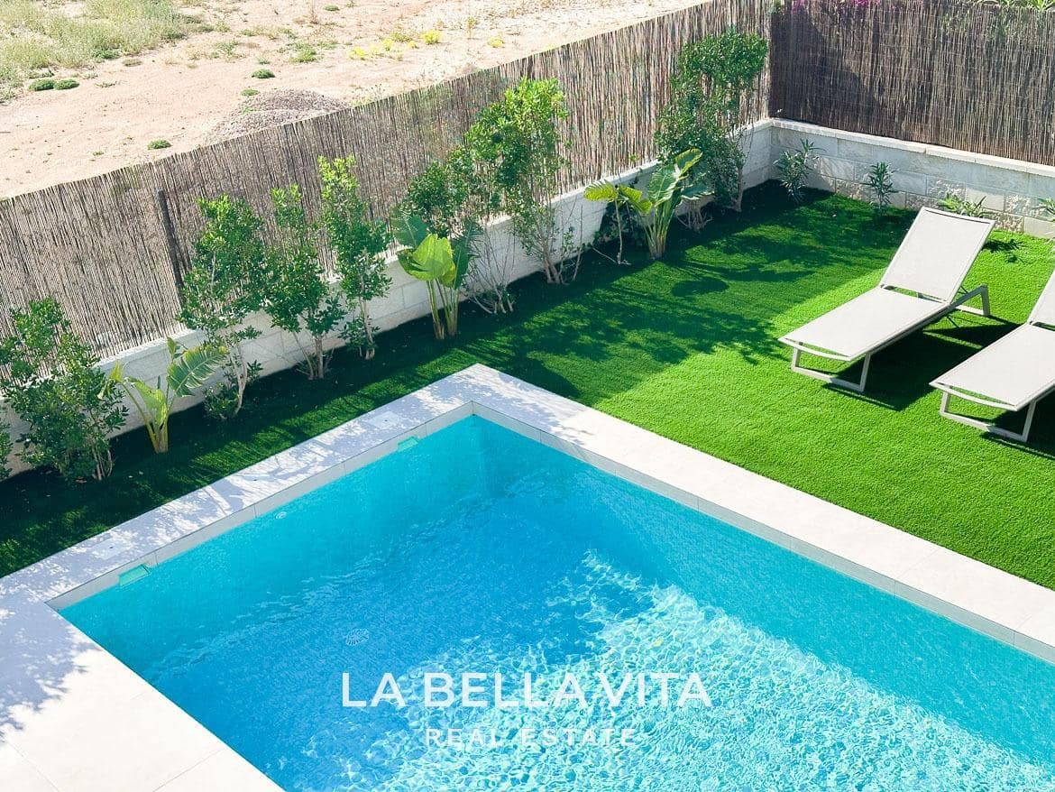 3 bedroom Villa for sale in Los Montesinos with pool - € 439,000 (Ref: 9452836)