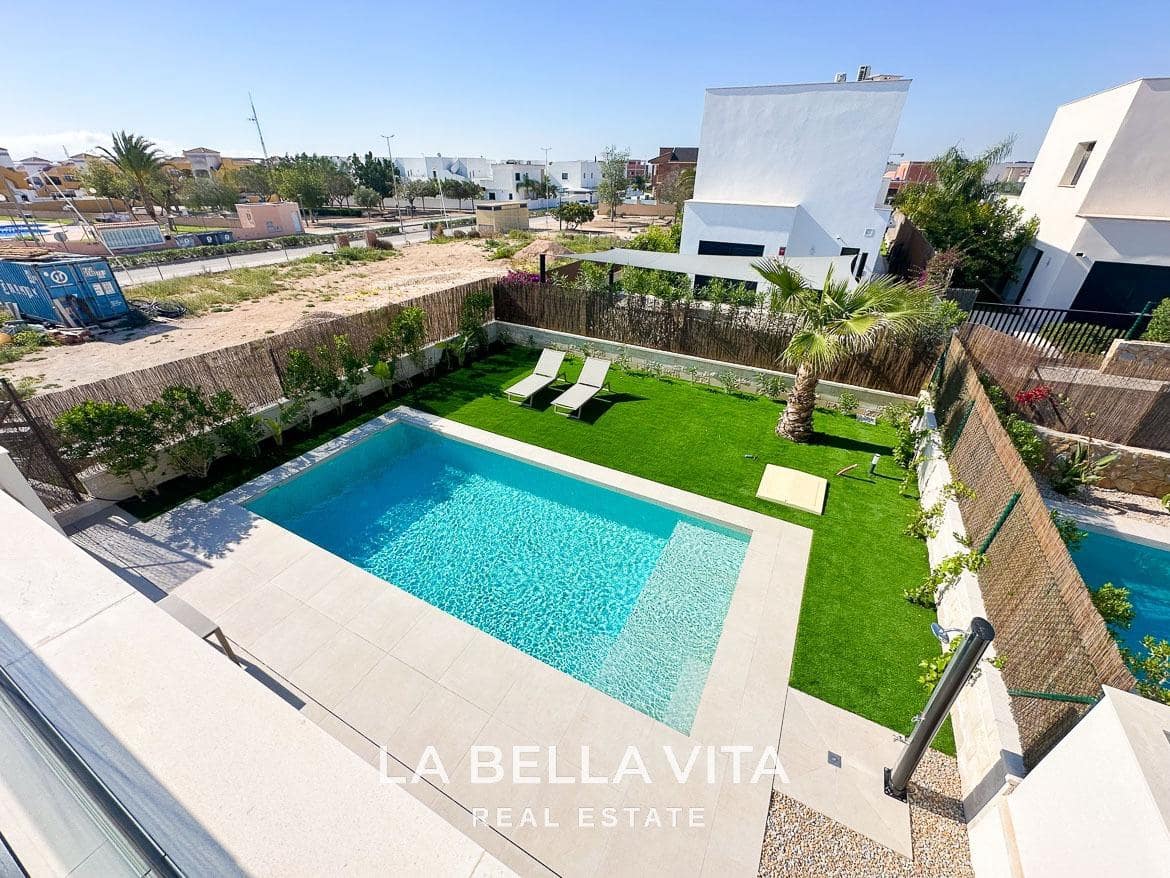 3 bedroom Villa for sale in Los Montesinos with pool - € 439,000 (Ref: 9452836)