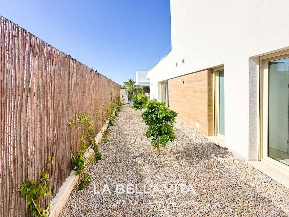 3 bedroom Villa for sale in Los Montesinos with pool - € 439,000 (Ref: 9452836)