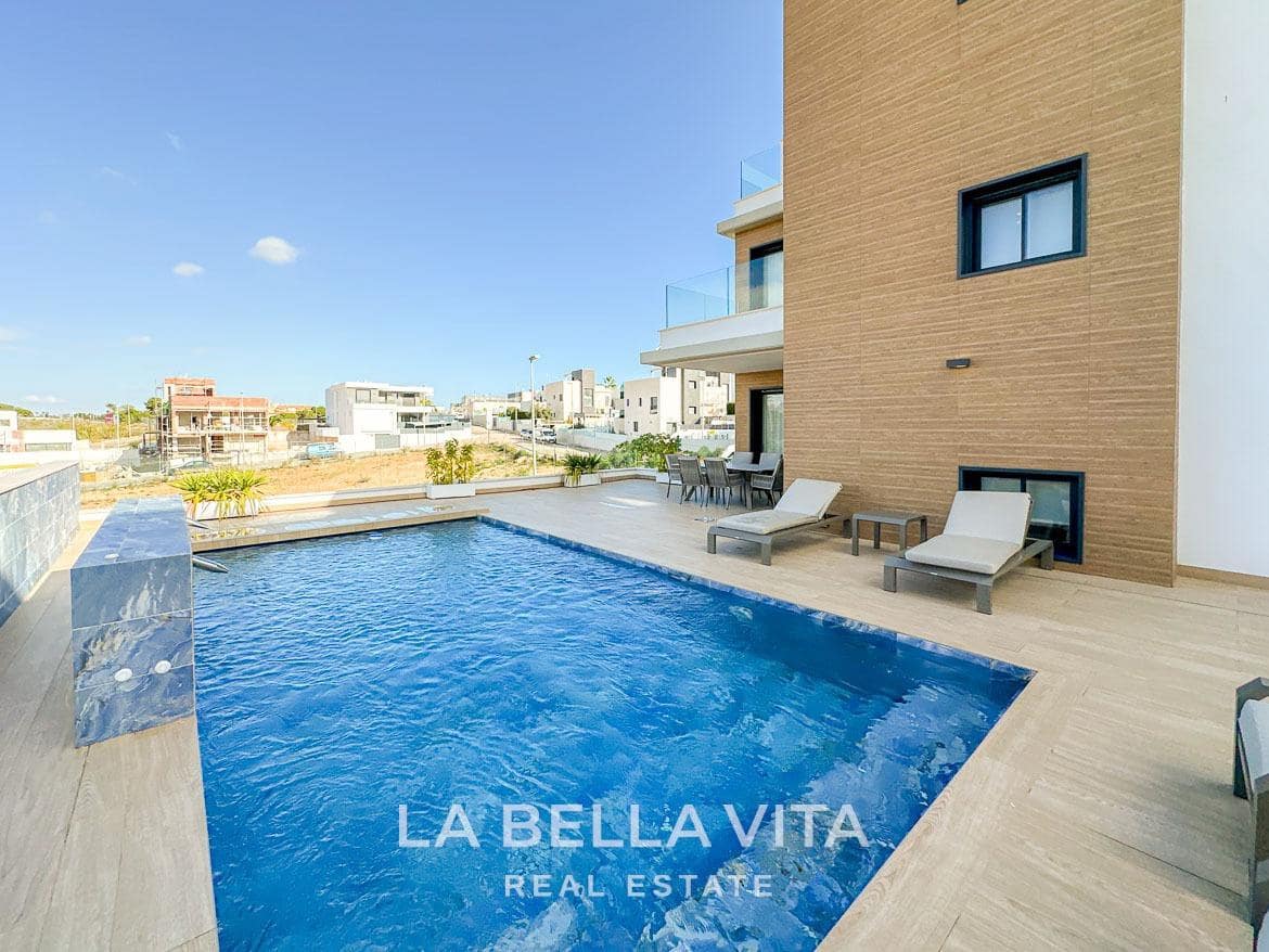 6 soverom Villa til salgs i Orihuela med svømmebasseng garasje - € 1 780 000 (Ref: 9533909)