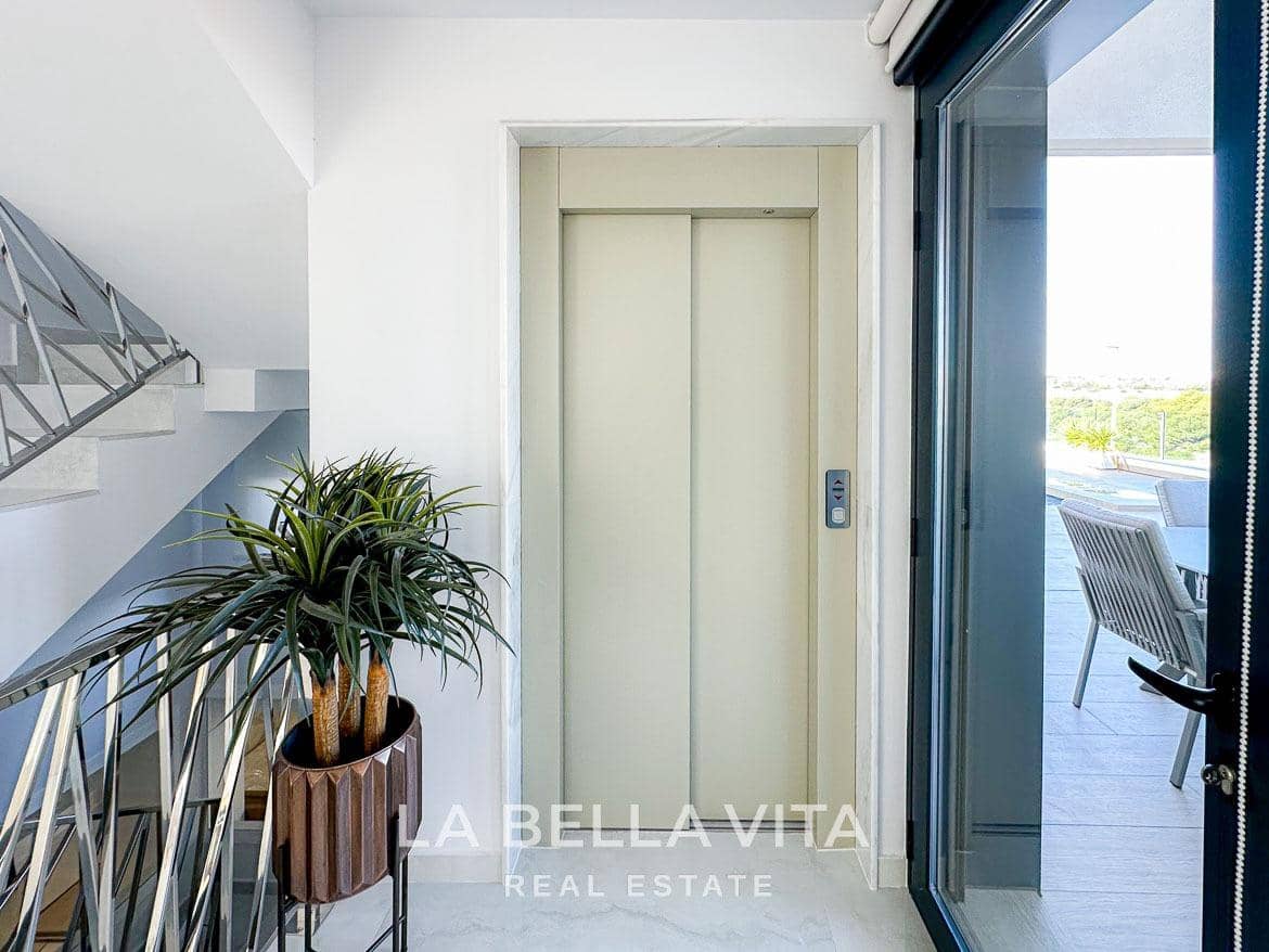6 soverom Villa til salgs i Orihuela med svømmebasseng garasje - € 1 780 000 (Ref: 9533909)
