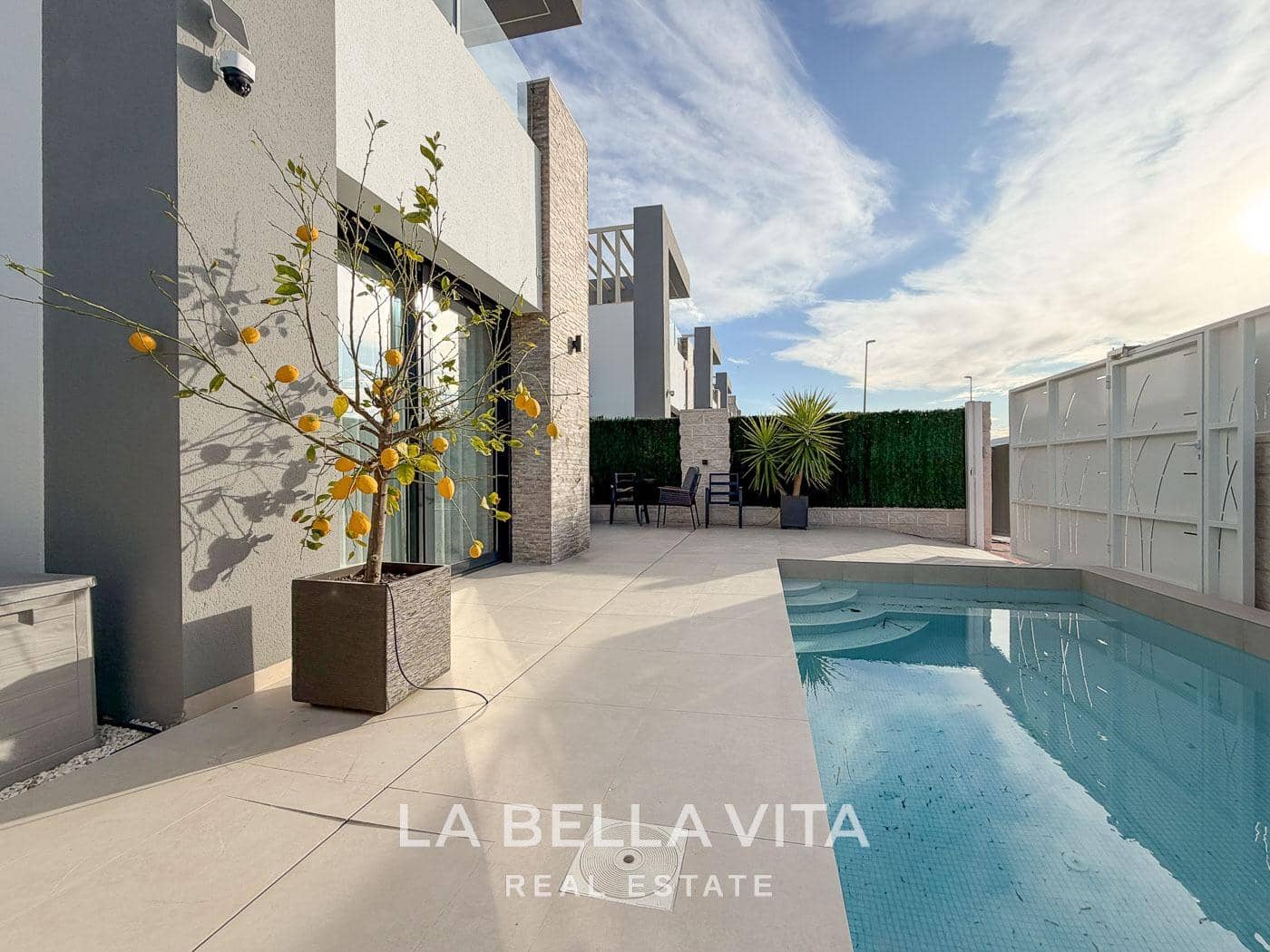 Chalet de 2 habitaciones en San Fulgencio en venta con piscina - 367.900 € (Ref: 9630277)