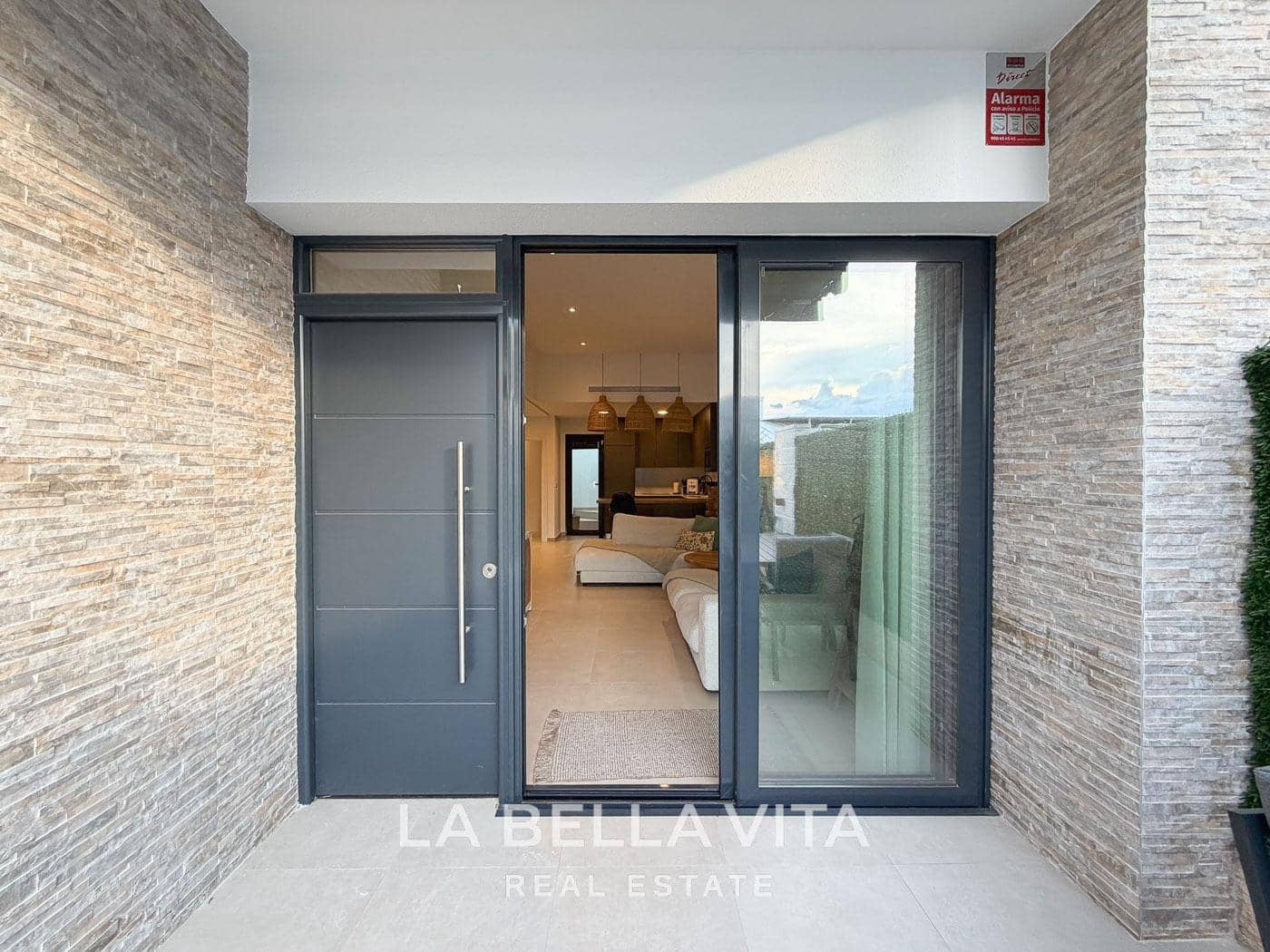 Chalet de 2 habitaciones en San Fulgencio en venta con piscina - 367.900 € (Ref: 9630277)