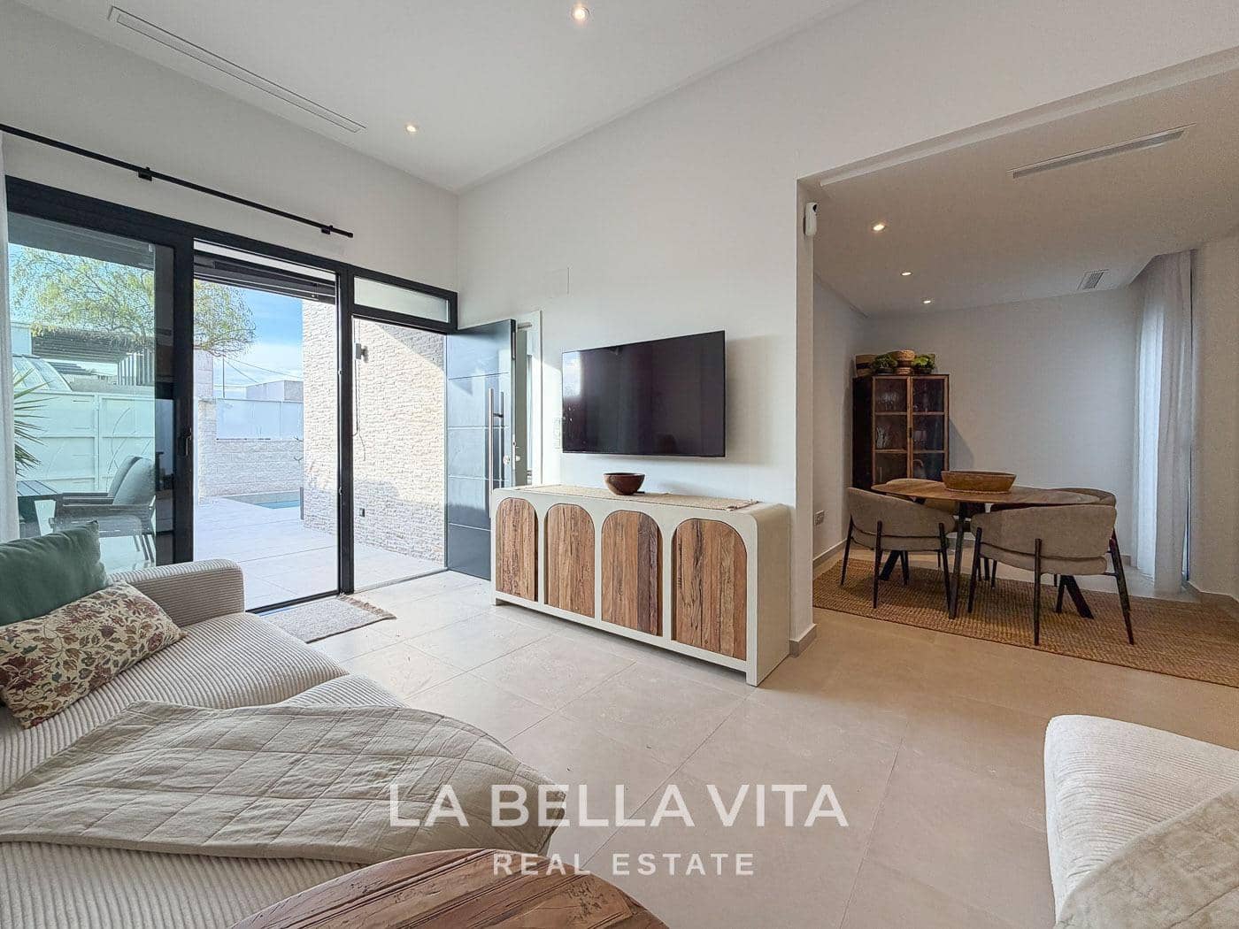 Chalet de 2 habitaciones en San Fulgencio en venta con piscina - 367.900 € (Ref: 9630277)