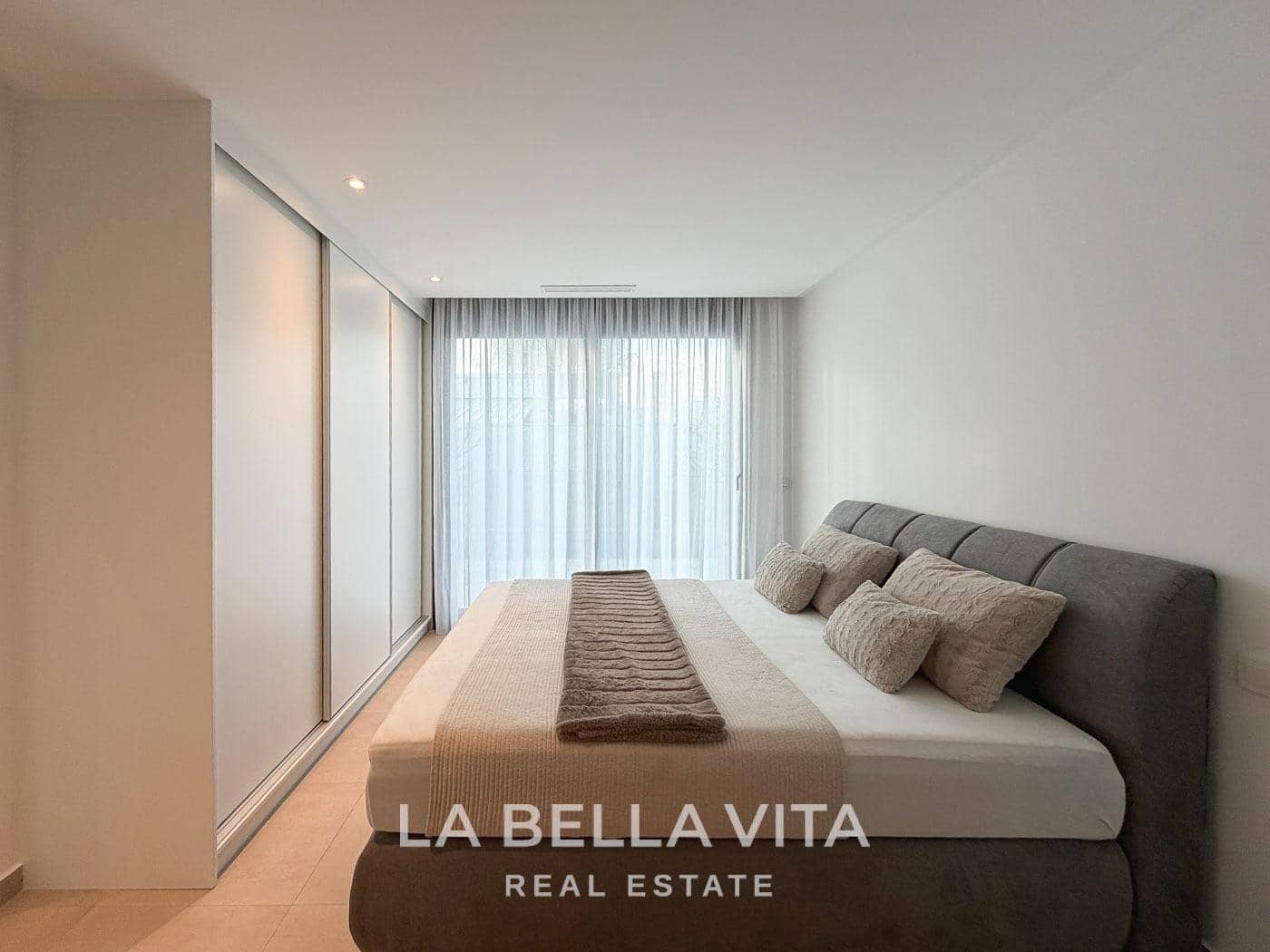 Chalet de 2 habitaciones en San Fulgencio en venta con piscina - 367.900 € (Ref: 9630277)