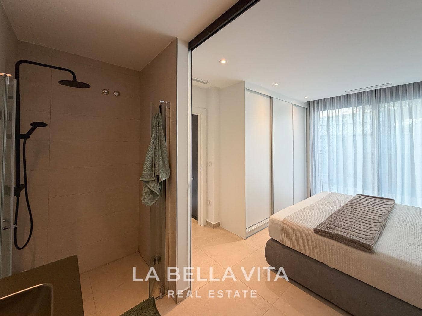 Chalet de 2 habitaciones en San Fulgencio en venta con piscina - 367.900 € (Ref: 9630277)