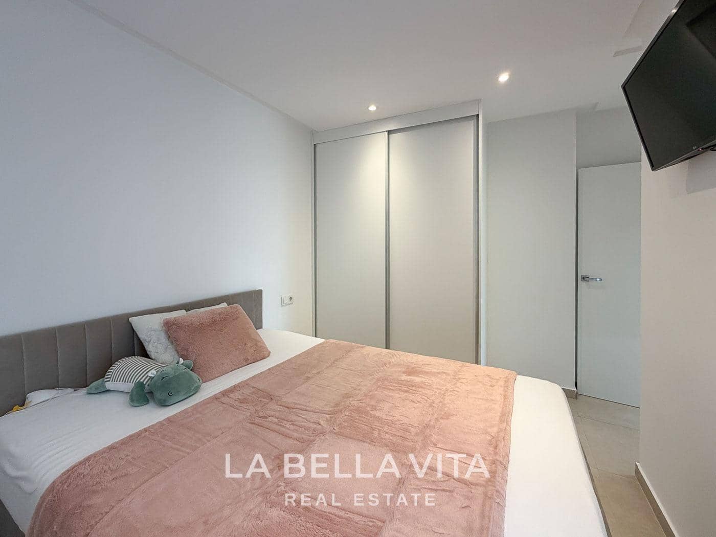 Chalet de 2 habitaciones en San Fulgencio en venta con piscina - 367.900 € (Ref: 9630277)