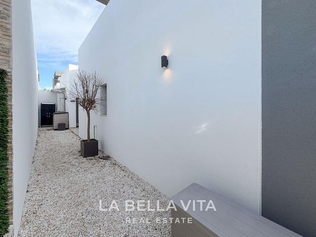 Chalet de 2 habitaciones en San Fulgencio en venta con piscina - 367.900 € (Ref: 9630277)