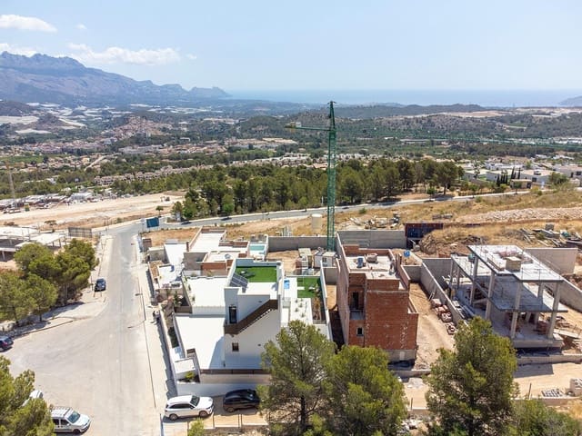 3 bedroom Villa for sale in Polop with pool - € 598,000 (Ref: 9640393)