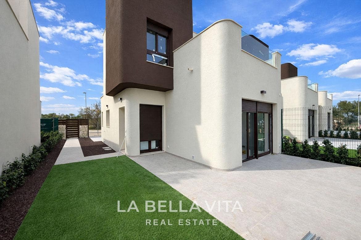 3 slaapkamer Villa te koop in Pinar de Campoverde met zwembad garage - € 499.000 (Ref: 9762143)