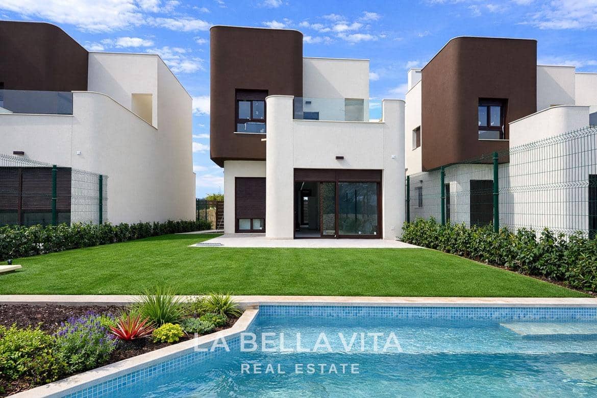 3 slaapkamer Villa te koop in Pinar de Campoverde met zwembad garage - € 499.000 (Ref: 9762143)