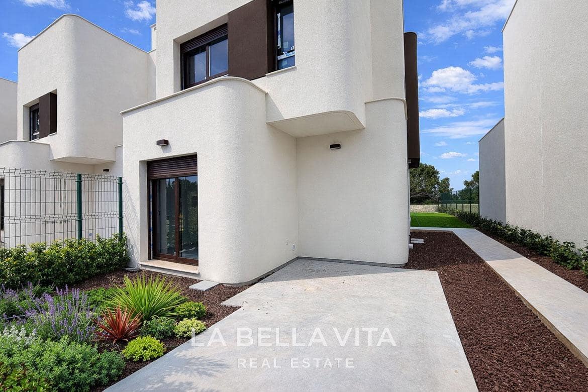 3 slaapkamer Villa te koop in Pinar de Campoverde met zwembad garage - € 499.000 (Ref: 9762143)