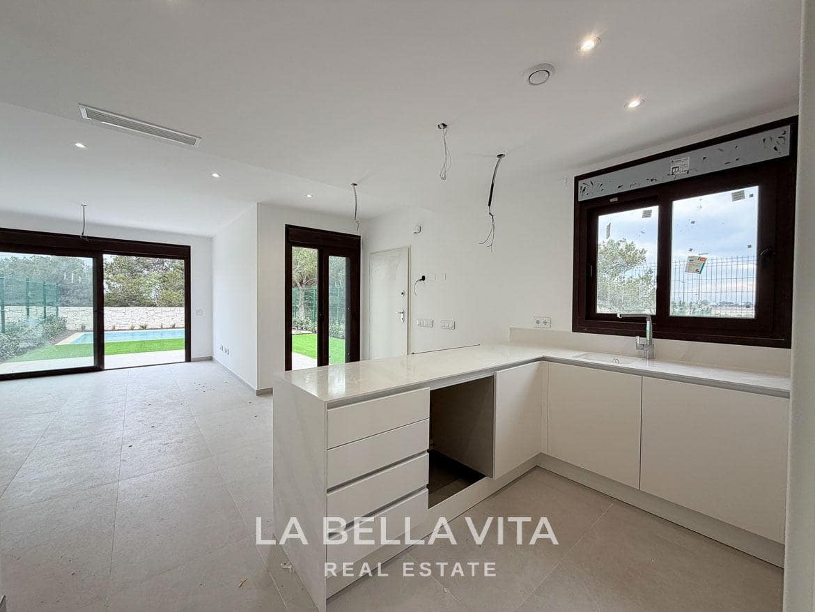 3 slaapkamer Villa te koop in Pinar de Campoverde met zwembad garage - € 499.000 (Ref: 9762143)