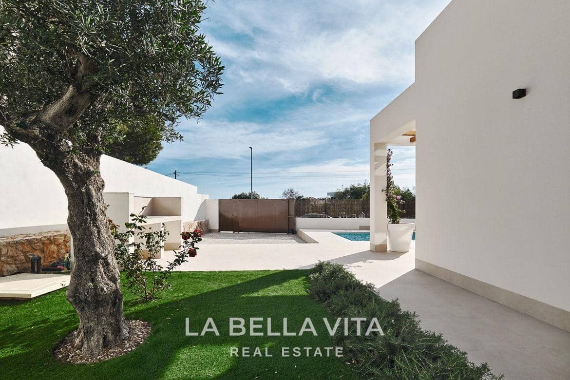 3 soveværelse Villa til salg i Orihuela Costa med swimmingpool garage - € 760.000 (Ref: 9762144)