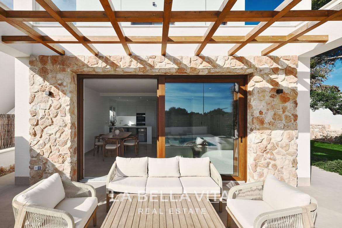 3 soveværelse Villa til salg i Orihuela Costa med swimmingpool garage - € 760.000 (Ref: 9762144)