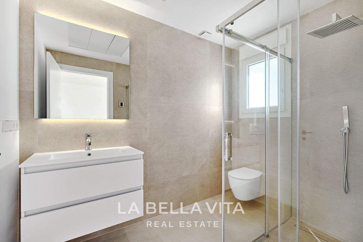 3 soveværelse Villa til salg i Orihuela Costa med swimmingpool garage - € 760.000 (Ref: 9762144)