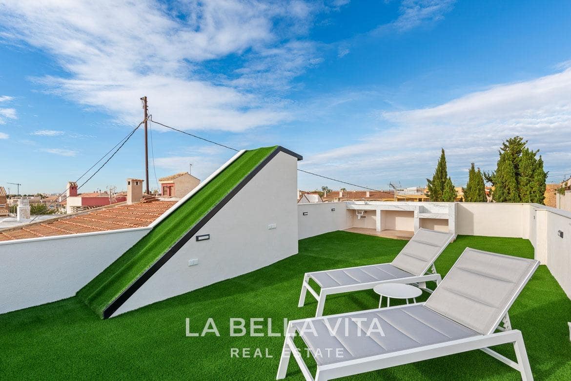 4 slaapkamer Rijtjeshuis te koop in Torre de la Horadada met zwembad - € 698.000 (Ref: 9762145)