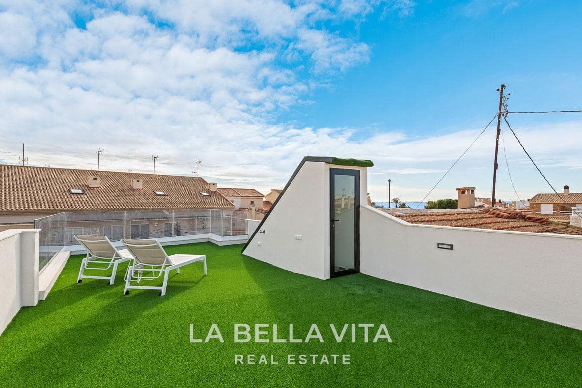 4 slaapkamer Rijtjeshuis te koop in Torre de la Horadada met zwembad - € 698.000 (Ref: 9762145)