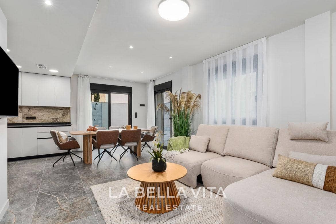 4 slaapkamer Rijtjeshuis te koop in Torre de la Horadada met zwembad - € 698.000 (Ref: 9762145)