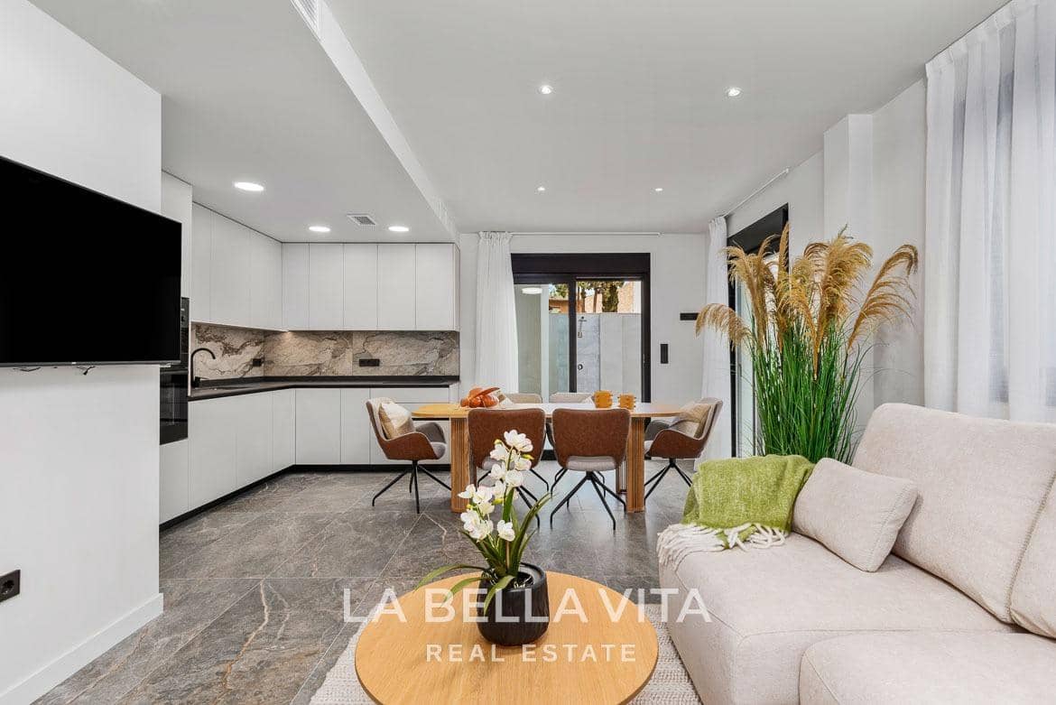 4 slaapkamer Rijtjeshuis te koop in Torre de la Horadada met zwembad - € 698.000 (Ref: 9762145)