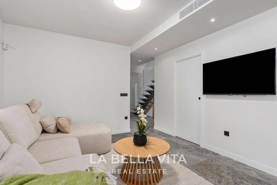 4 slaapkamer Rijtjeshuis te koop in Torre de la Horadada met zwembad - € 698.000 (Ref: 9762145)