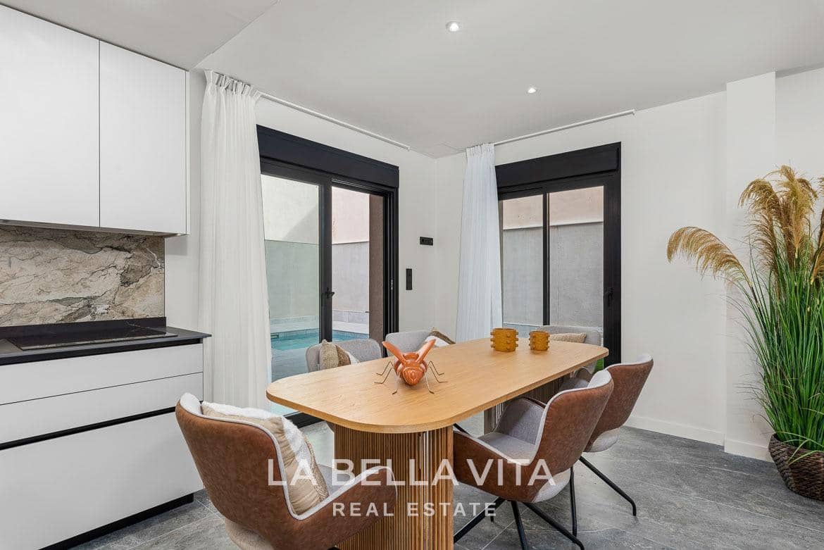 4 slaapkamer Rijtjeshuis te koop in Torre de la Horadada met zwembad - € 698.000 (Ref: 9762145)