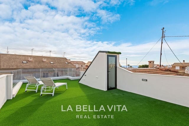 4 slaapkamer Rijtjeshuis te koop in Torre de la Horadada, Pilar de la Horadada met zwembad - € 698.000 (Ref: 9762145)