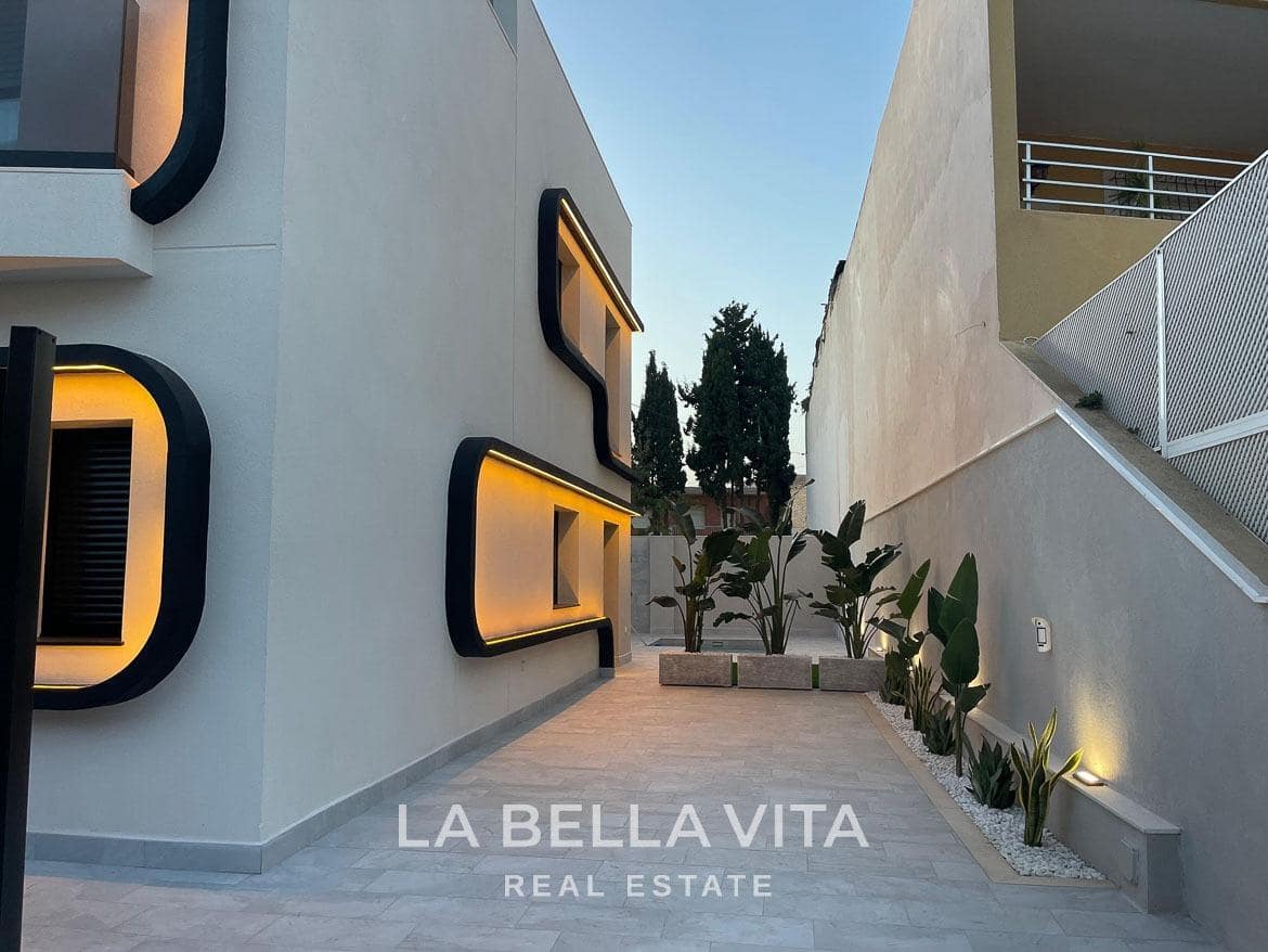 4 slaapkamer Rijtjeshuis te koop in Torre de la Horadada met zwembad - € 698.000 (Ref: 9762145)