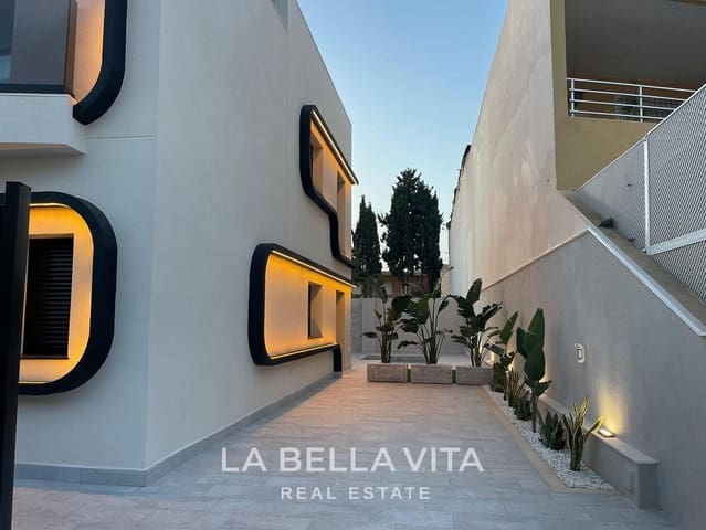 4 slaapkamer Rijtjeshuis te koop in Torre de la Horadada, Pilar de la Horadada met zwembad - € 698.000 (Ref: 9762145)