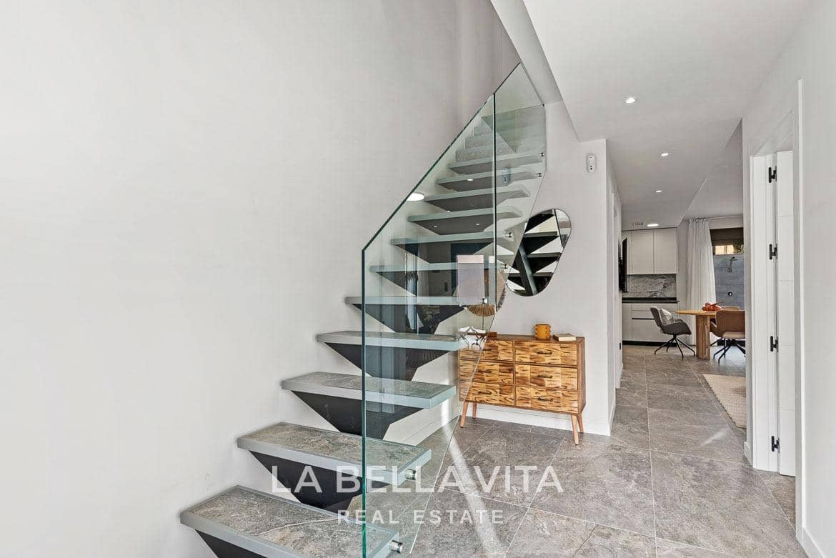 4 slaapkamer Rijtjeshuis te koop in Torre de la Horadada met zwembad - € 698.000 (Ref: 9762145)