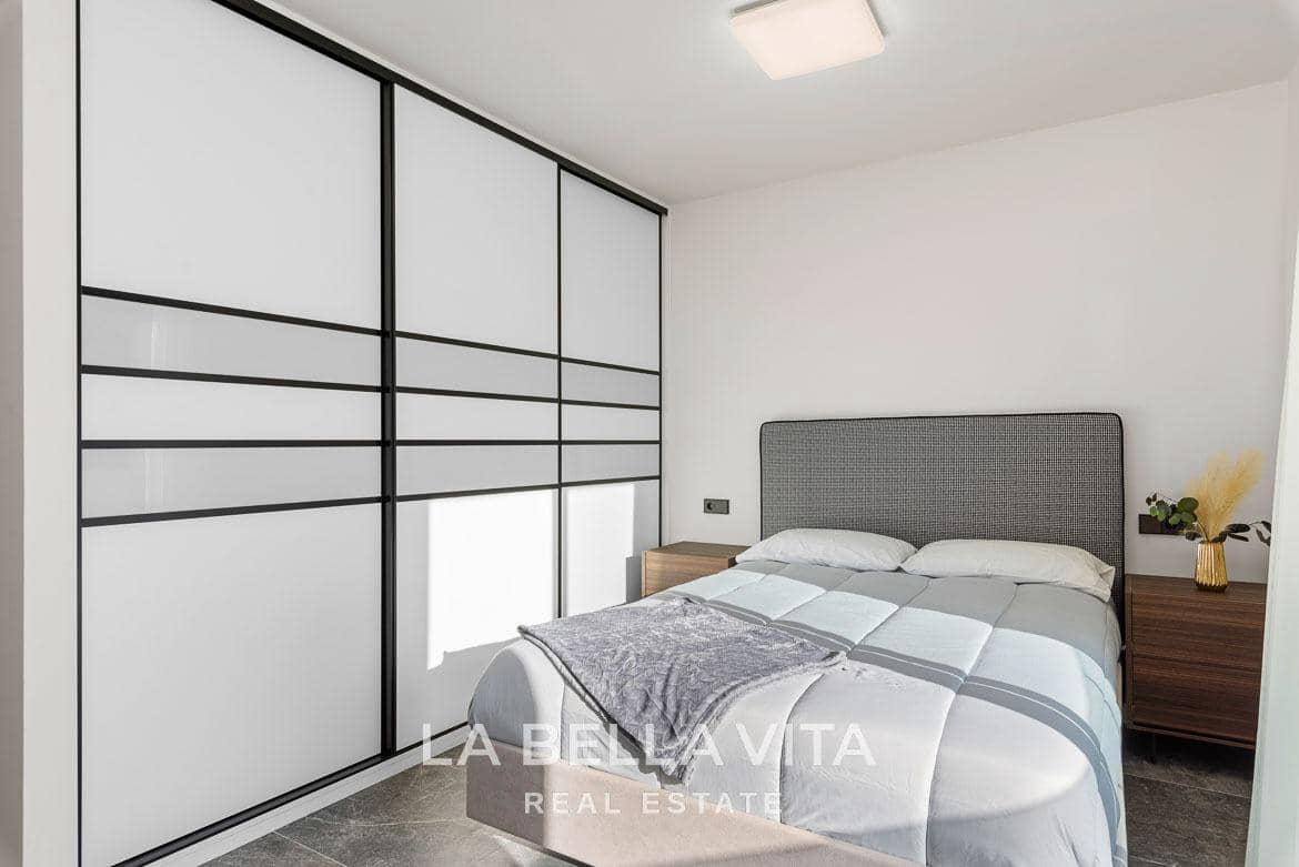 4 slaapkamer Rijtjeshuis te koop in Torre de la Horadada met zwembad - € 698.000 (Ref: 9762145)