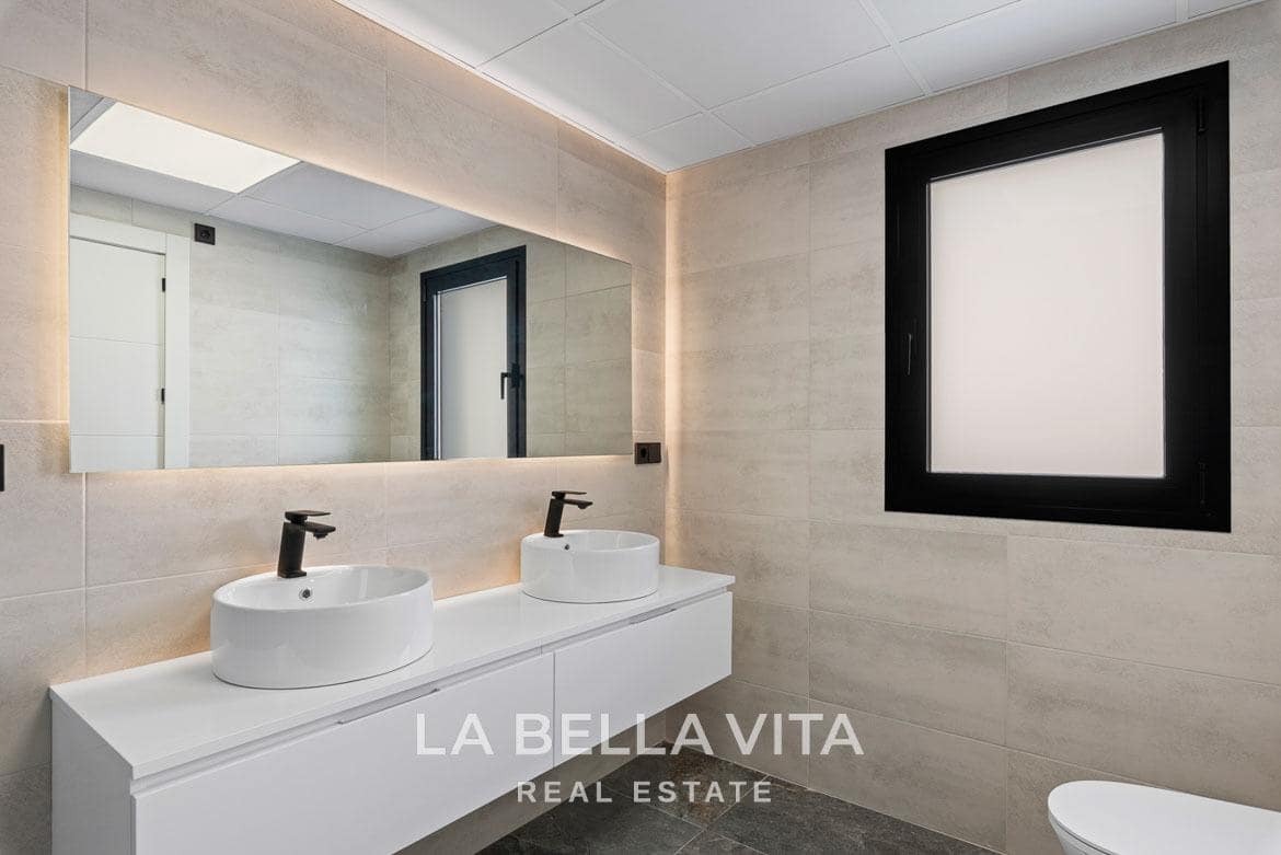 4 slaapkamer Rijtjeshuis te koop in Torre de la Horadada met zwembad - € 698.000 (Ref: 9762145)