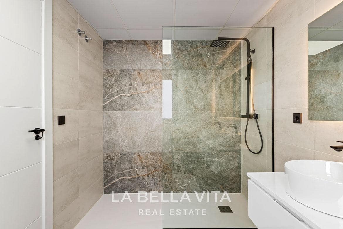 4 slaapkamer Rijtjeshuis te koop in Torre de la Horadada met zwembad - € 698.000 (Ref: 9762145)