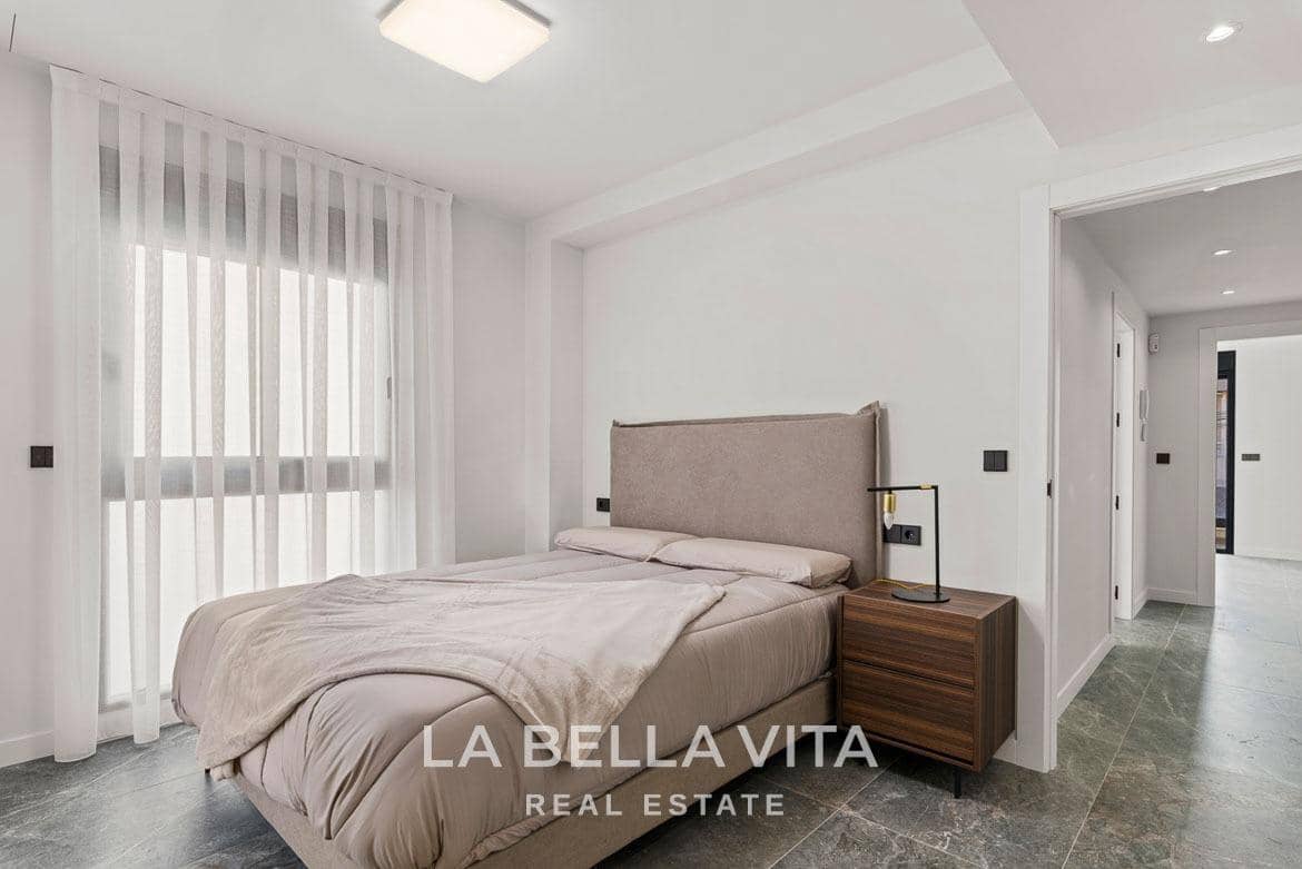 4 slaapkamer Rijtjeshuis te koop in Torre de la Horadada met zwembad - € 698.000 (Ref: 9762145)