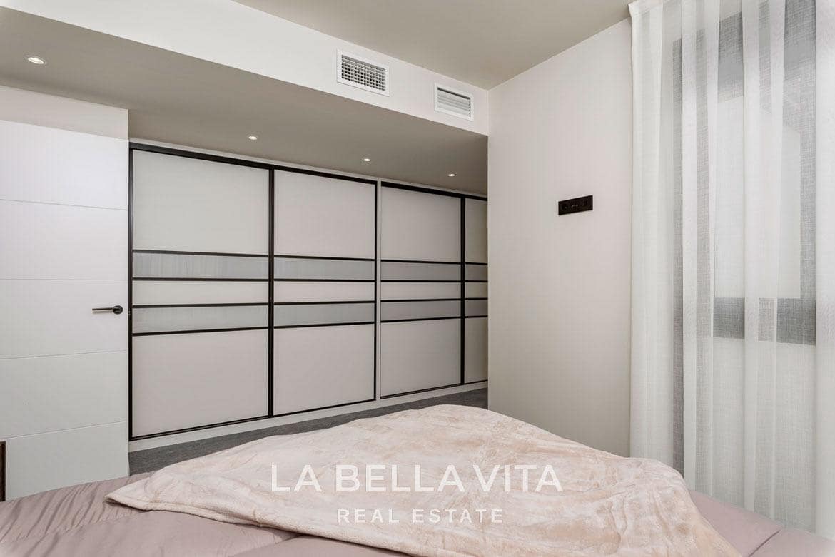 4 slaapkamer Rijtjeshuis te koop in Torre de la Horadada met zwembad - € 698.000 (Ref: 9762145)