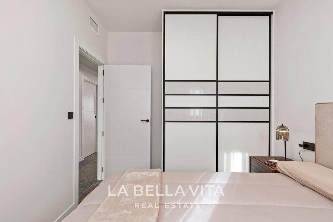 4 slaapkamer Rijtjeshuis te koop in Torre de la Horadada met zwembad - € 698.000 (Ref: 9762145)