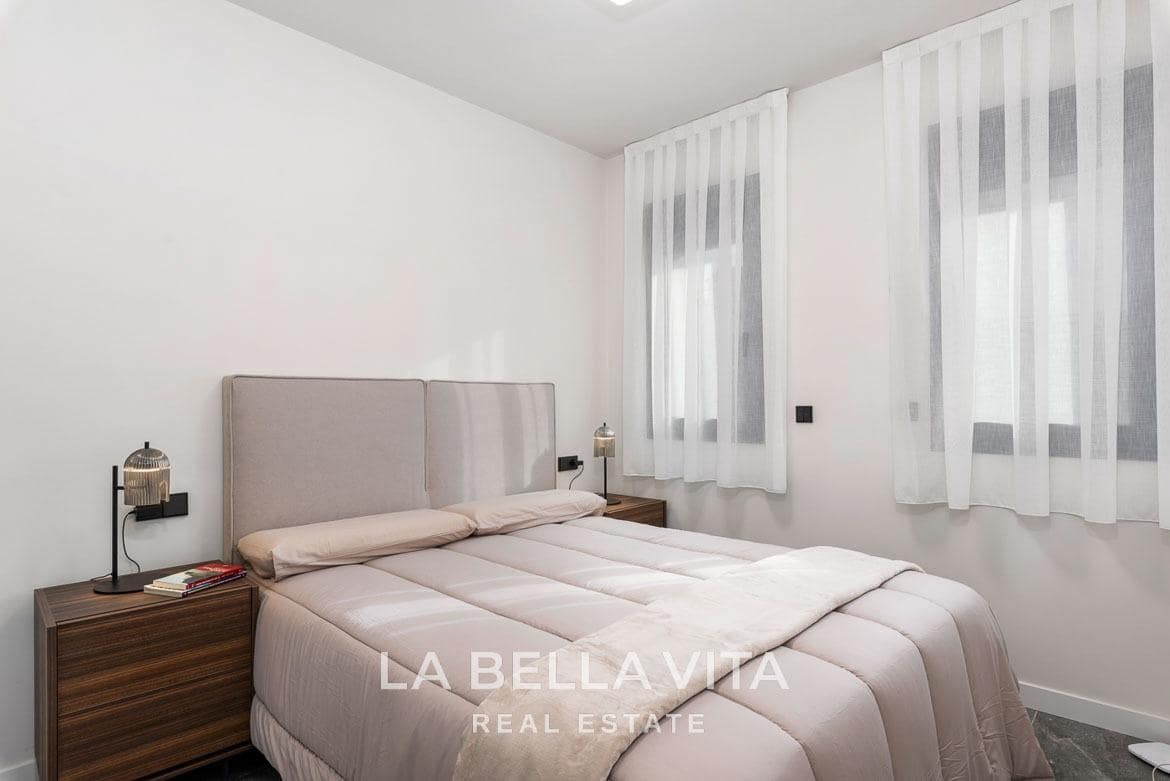 4 slaapkamer Rijtjeshuis te koop in Torre de la Horadada met zwembad - € 698.000 (Ref: 9762145)