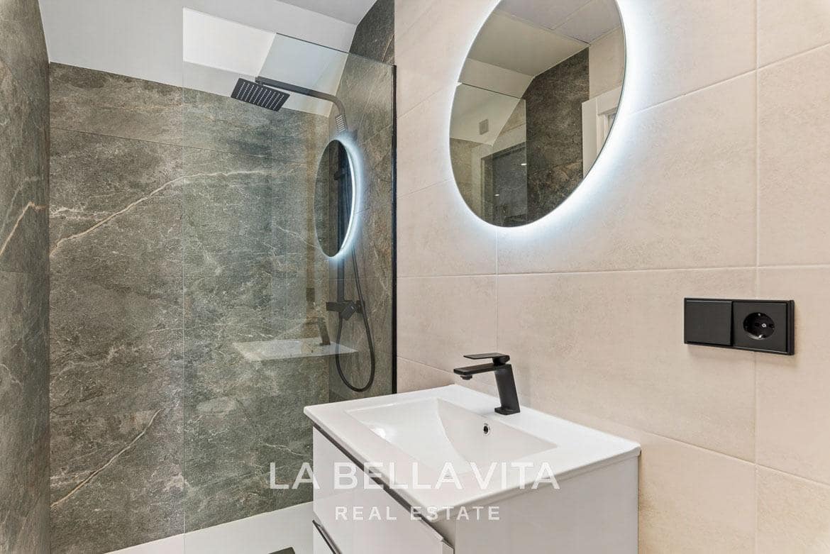 4 slaapkamer Rijtjeshuis te koop in Torre de la Horadada met zwembad - € 698.000 (Ref: 9762145)