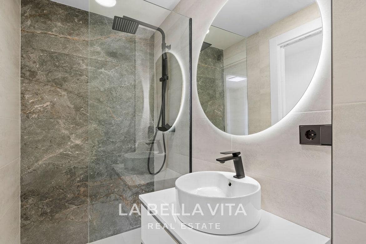 4 slaapkamer Rijtjeshuis te koop in Torre de la Horadada met zwembad - € 698.000 (Ref: 9762145)