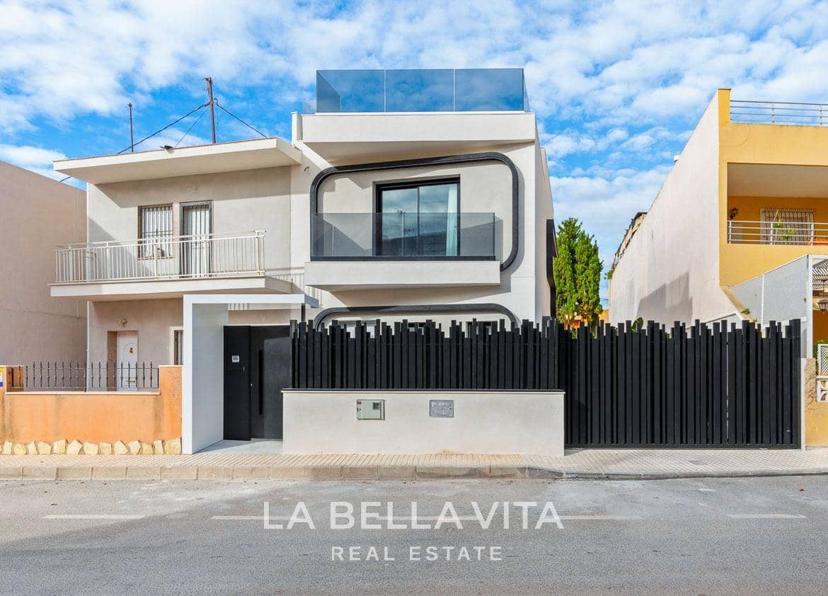 4 slaapkamer Rijtjeshuis te koop in Torre de la Horadada met zwembad - € 698.000 (Ref: 9762145)