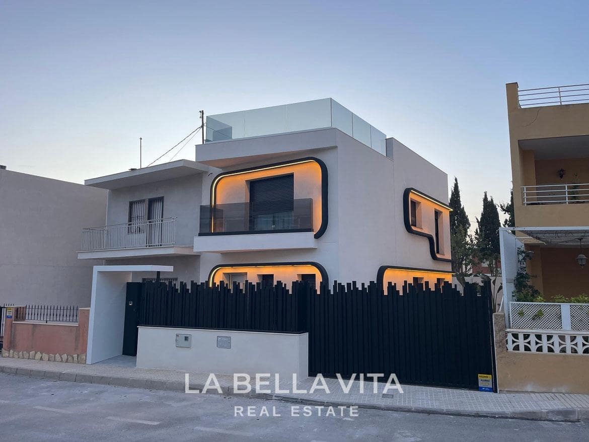 4 slaapkamer Rijtjeshuis te koop in Torre de la Horadada met zwembad - € 698.000 (Ref: 9762145)