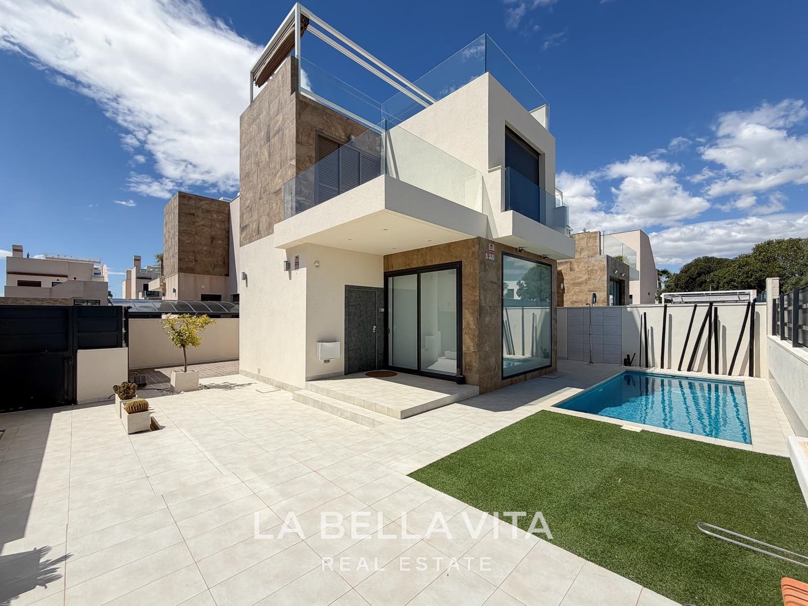 3 soverom Villa til salgs i Ciudad Quesada med svømmebasseng - € 399 000 (Ref: 9808167)