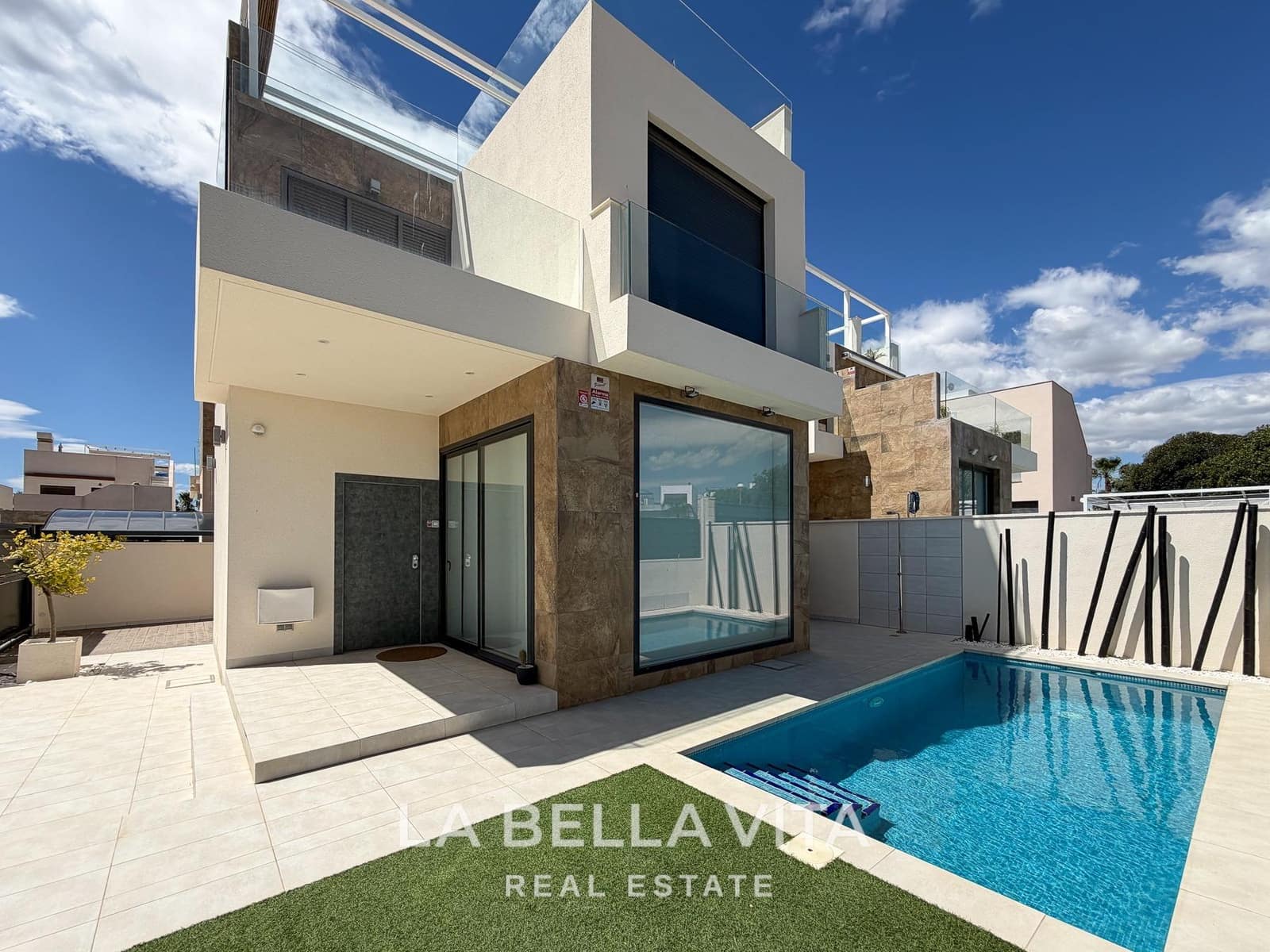 3 soverom Villa til salgs i Ciudad Quesada med svømmebasseng - € 399 000 (Ref: 9808167)